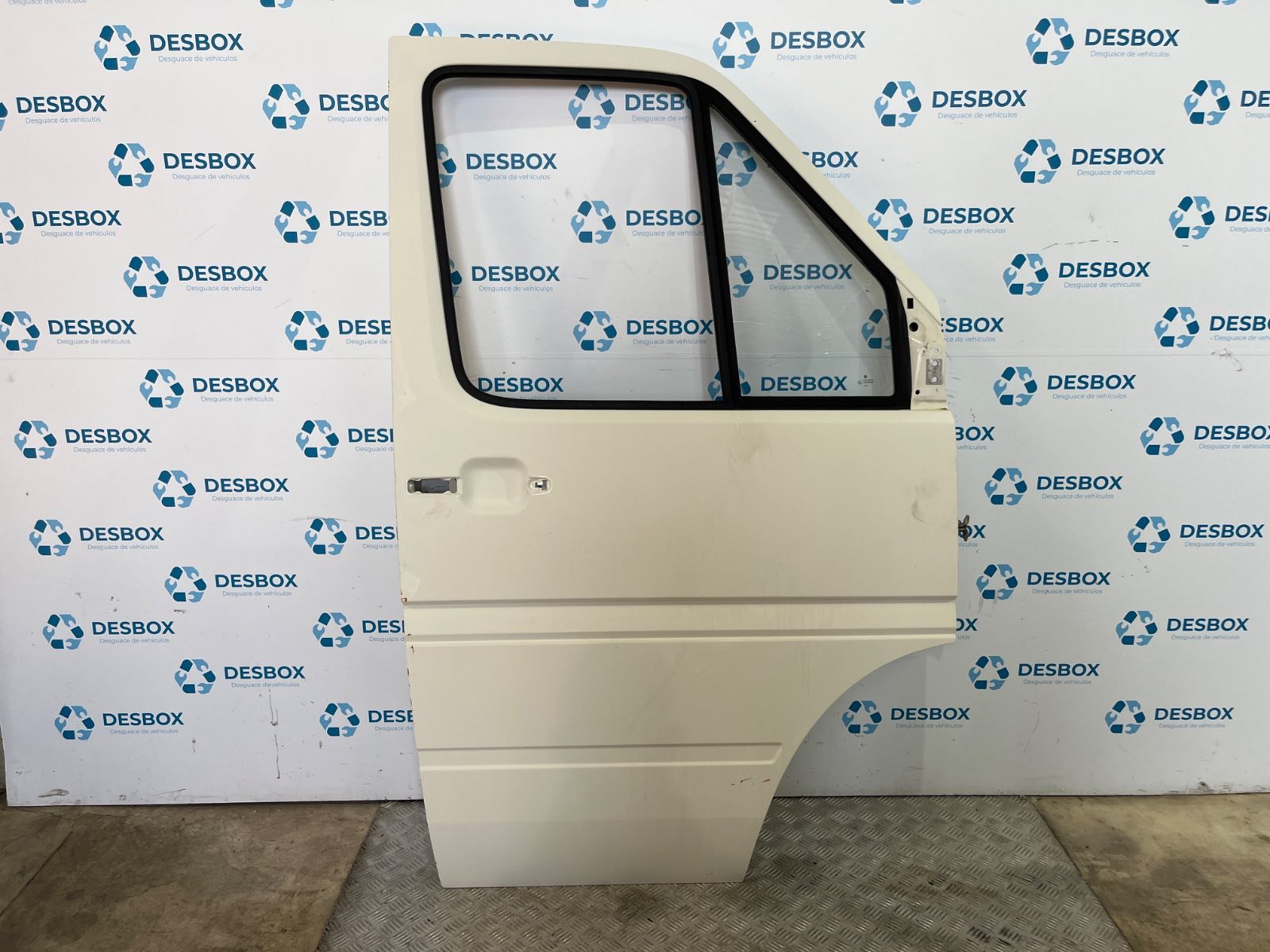PUERTA DELANTERA DERECHA VOLKSWAGEN LT CAJA CERRADA / COMBI (MOD. 1997) - recambio desguace