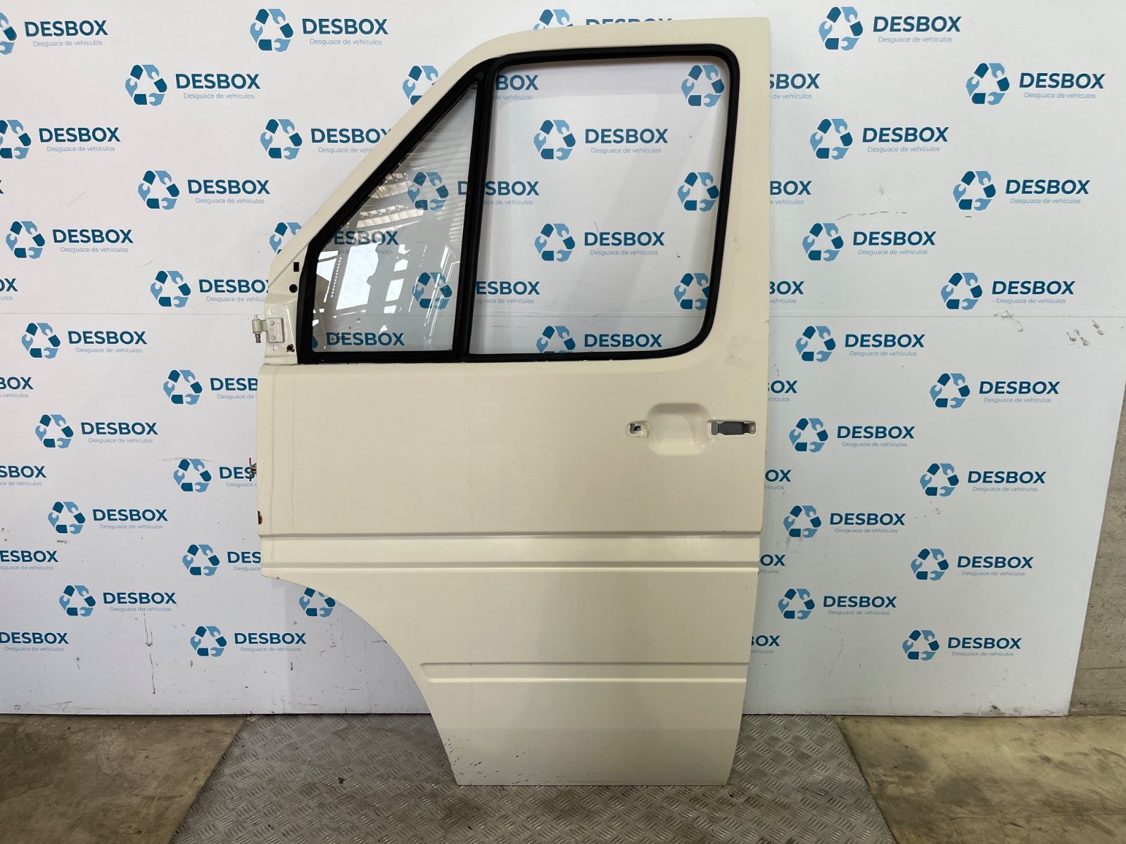 PUERTA DELANTERA IZQUIERDA VOLKSWAGEN LT CAJA CERRADA / COMBI (MOD. 1997) - recambio desguace