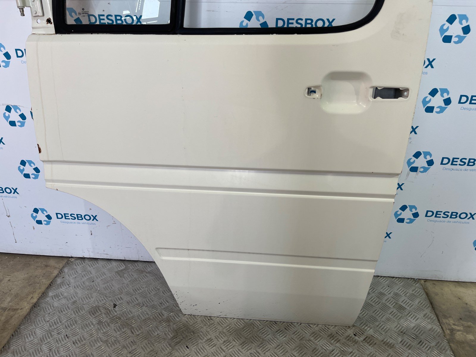 PUERTA DELANTERA IZQUIERDA VOLKSWAGEN LT CAJA CERRADA / COMBI (MOD. 1997) - recambio desguace - vista 2