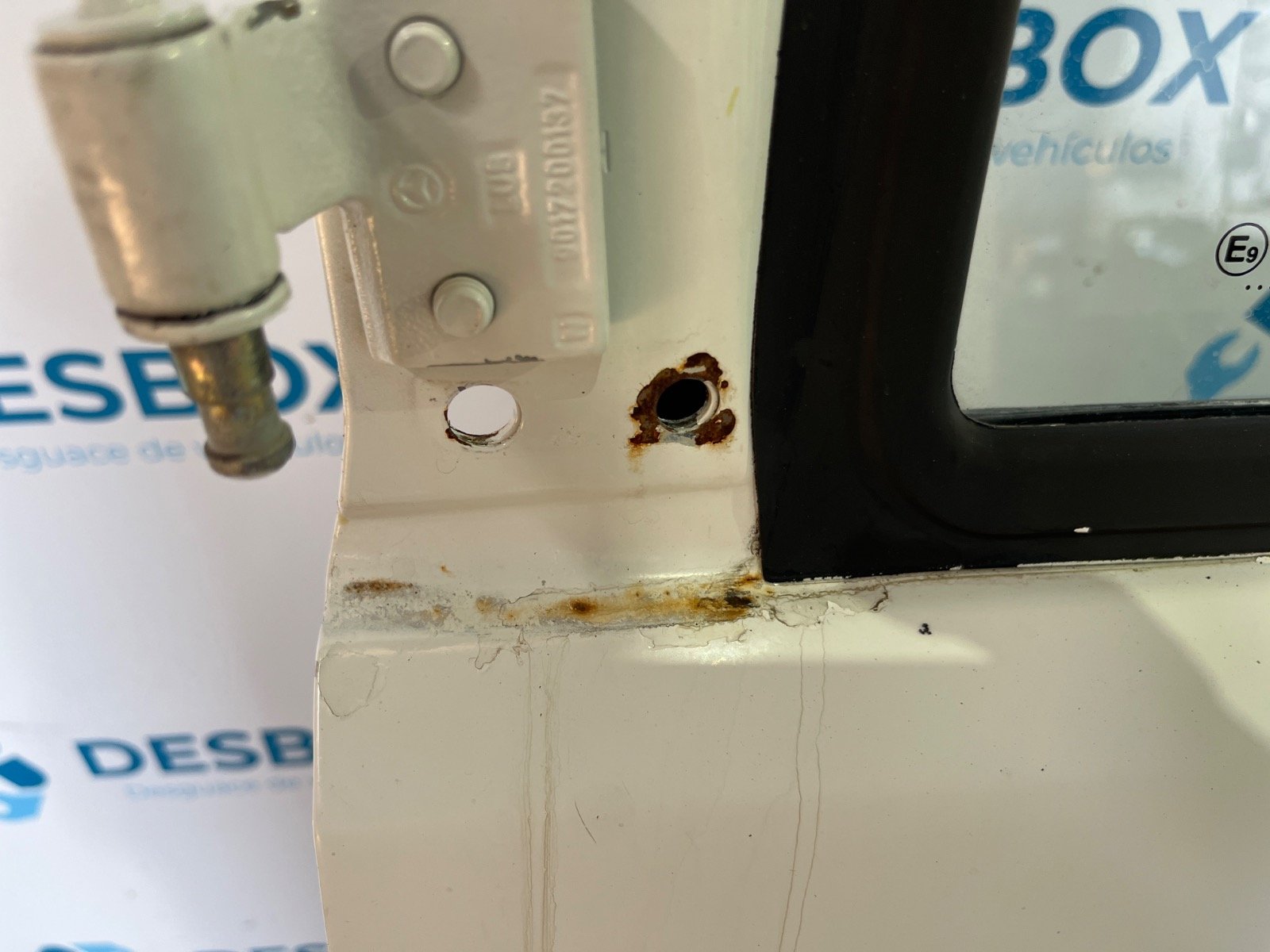 PUERTA DELANTERA IZQUIERDA VOLKSWAGEN LT CAJA CERRADA / COMBI (MOD. 1997) - recambio desguace - vista 4