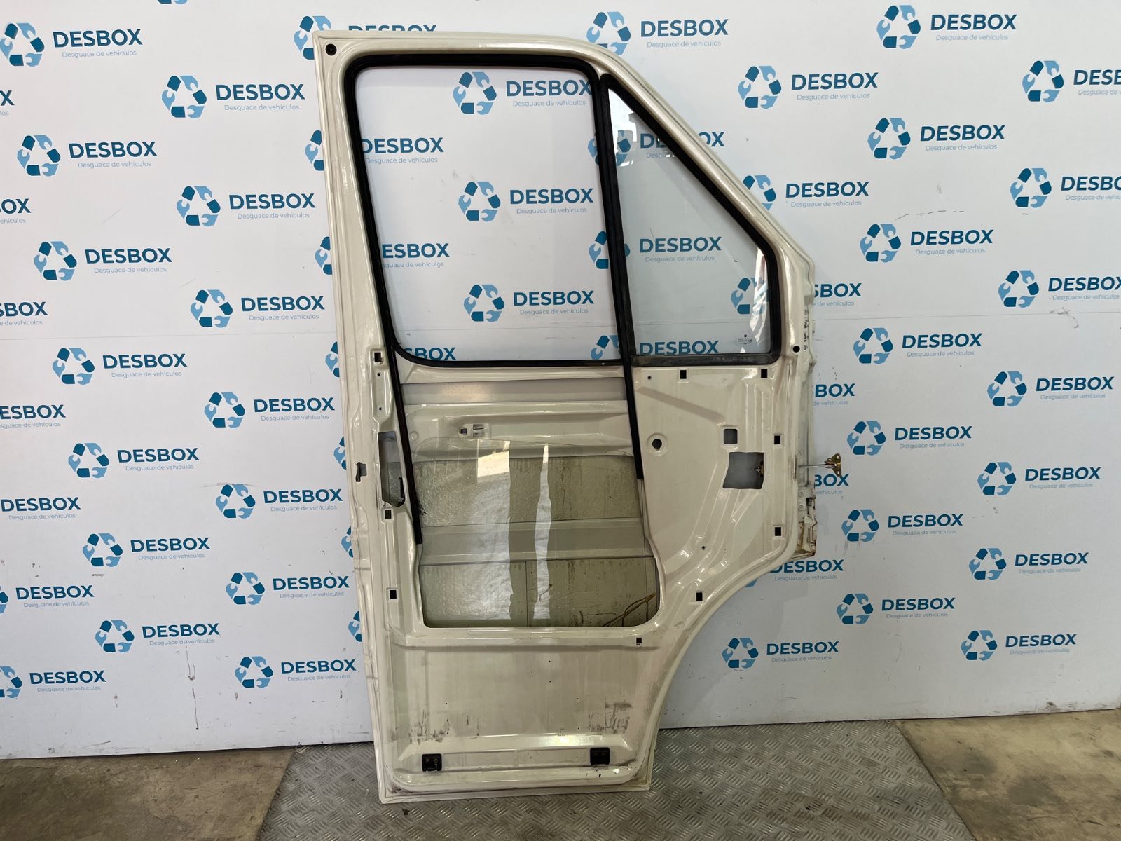 PUERTA DELANTERA IZQUIERDA VOLKSWAGEN LT CAJA CERRADA / COMBI (MOD. 1997) - recambio desguace - vista 5