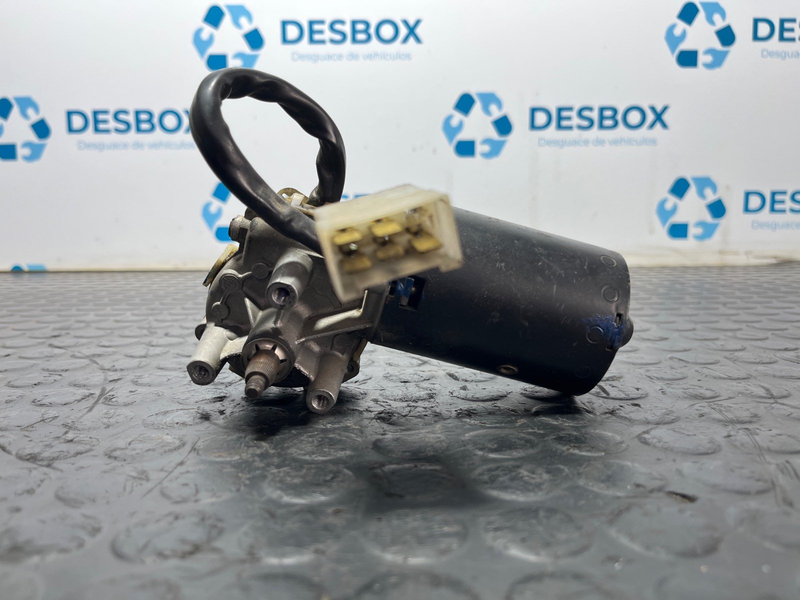 Recambio de MOTOR LIMPIA DELANTERO para NISSAN L-35 095 B4.40 referencia OEM IAM 9390332390 - BLANCO