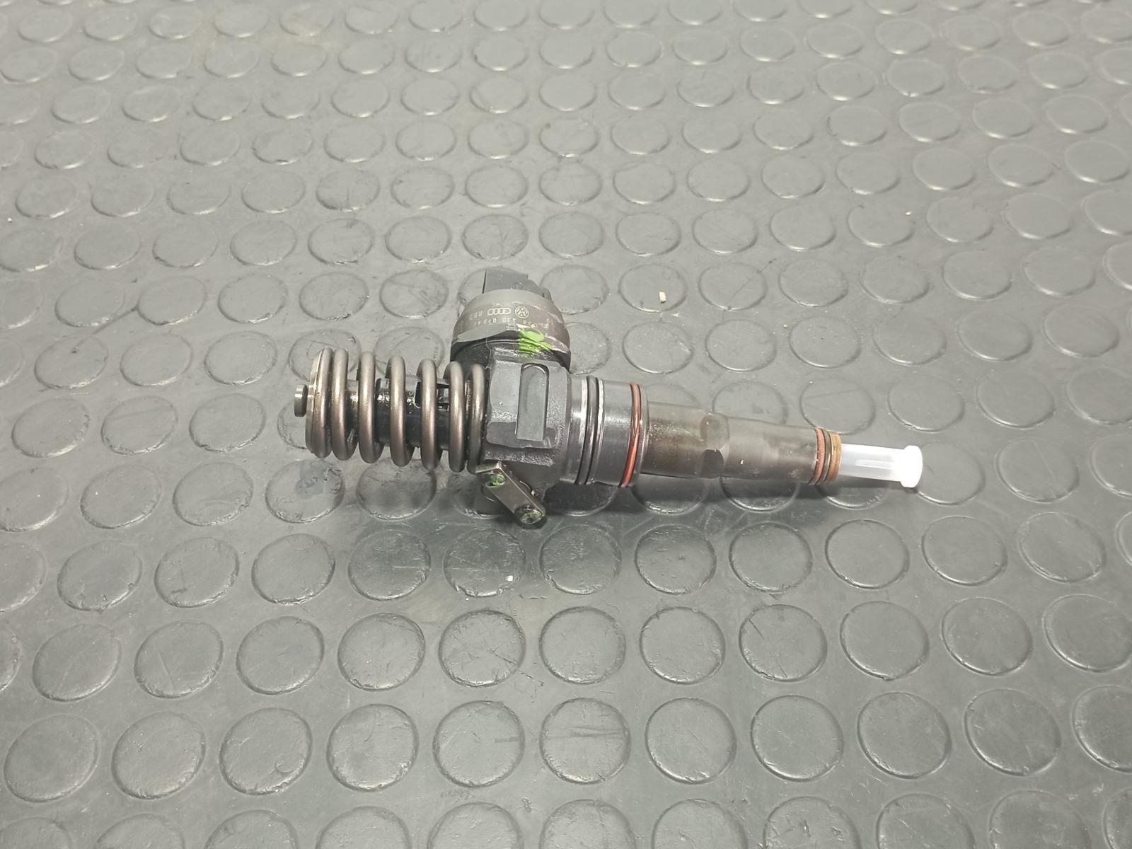 Recambio de INYECTOR para VOLKSWAGEN PASSAT BERLINA (3B2) Comfortline syncro / 4Motion AVG referencia OEM IAM 038130073AJ - BLANCO 2