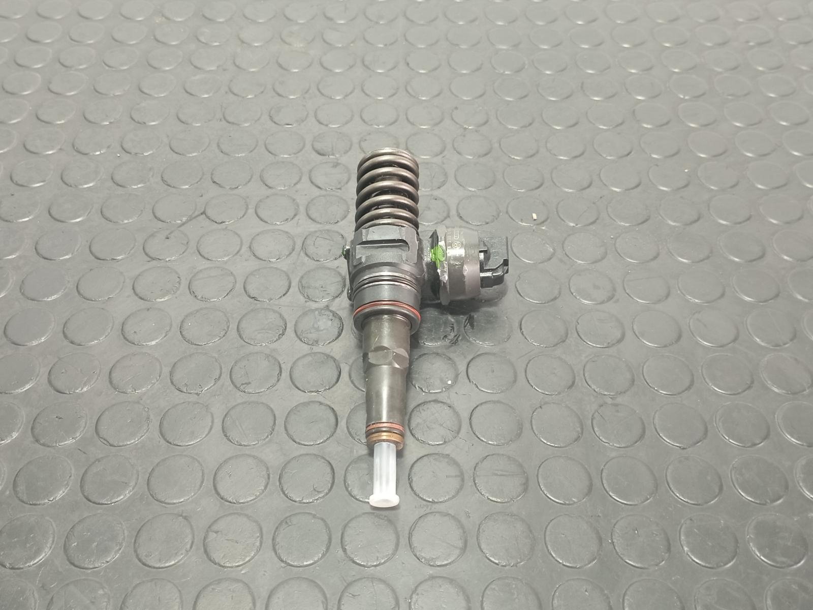 Recambio de INYECTOR para VOLKSWAGEN PASSAT BERLINA (3B2) Comfortline syncro / 4Motion AVG referencia OEM IAM 038130073AJ - BLANCO 3