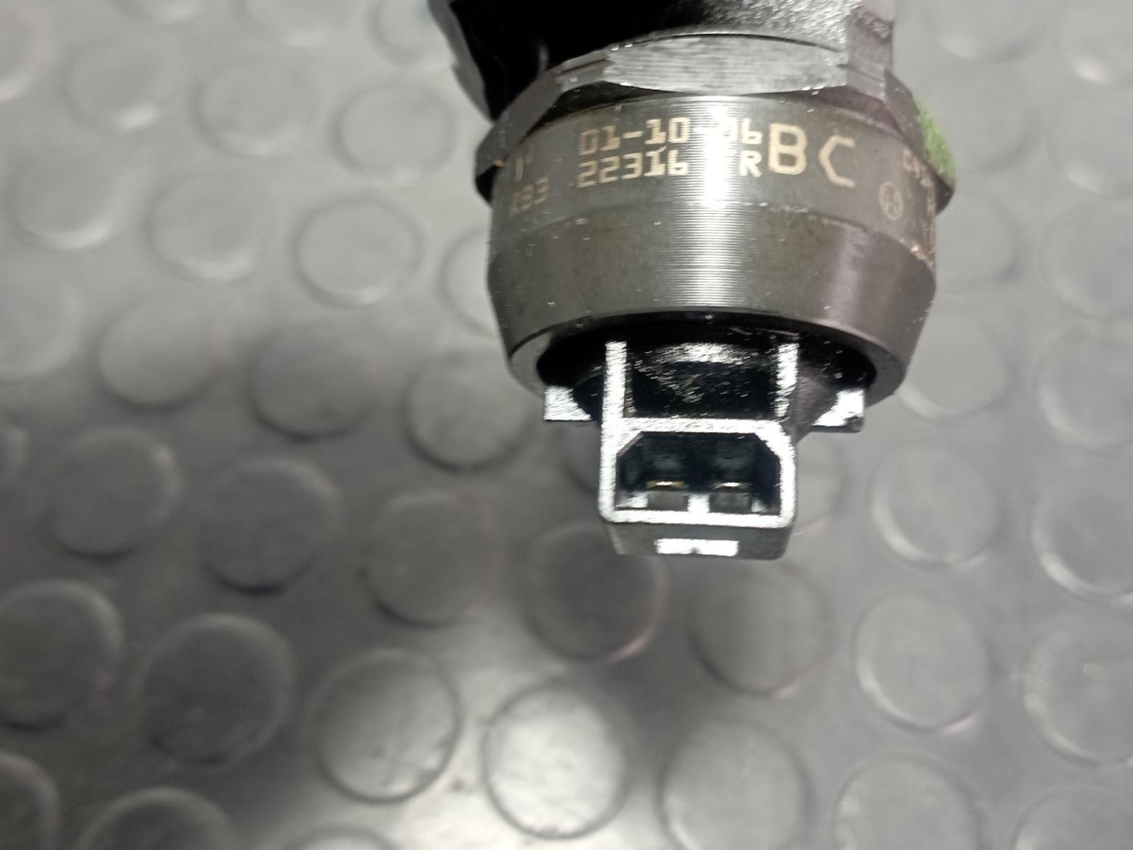 Recambio de INYECTOR para VOLKSWAGEN PASSAT BERLINA (3B2) Comfortline syncro / 4Motion AVG referencia OEM IAM 038130073AJ - BLANCO 5