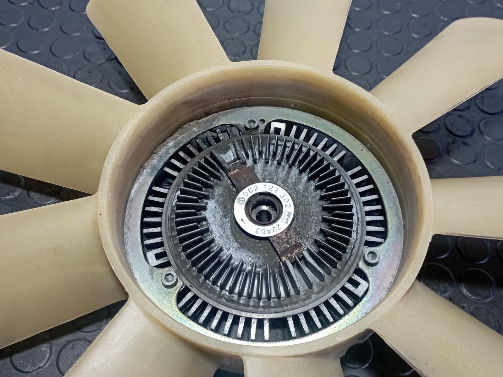 Recambio de VENTILADOR VISCOSO MOTOR para VOLKSWAGEN LT CAJA CERRADA / COMBI (MOD. 1997) FURGON 2.8 TDI ATA referencia OEM IAM 062121302 - BLANCO 2