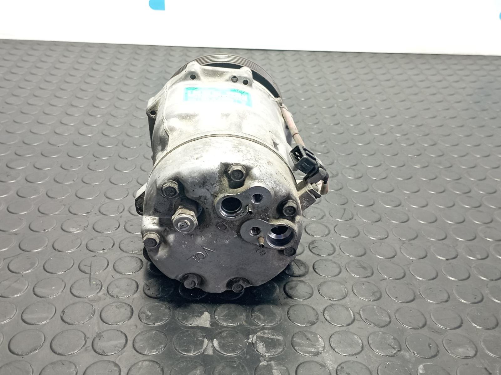 Recambio de COMPRESOR AIRE ACONDICIONADO para VOLKSWAGEN LT CAJA CERRADA / COMBI (MOD. 1997) FURGON 2.8 TDI ATA referencia OEM IAM 7D0820805C - BLANCO 5