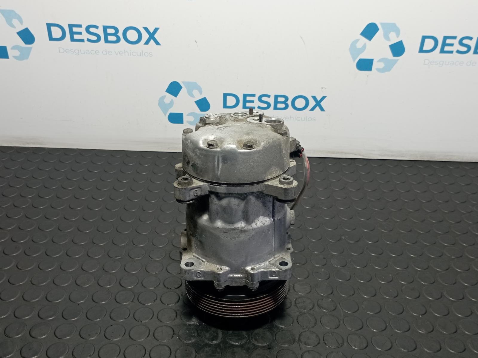 Recambio de COMPRESOR AIRE ACONDICIONADO para VOLKSWAGEN LT CAJA CERRADA / COMBI (MOD. 1997) FURGON 2.8 TDI ATA referencia OEM IAM 7D0820805C - BLANCO 2