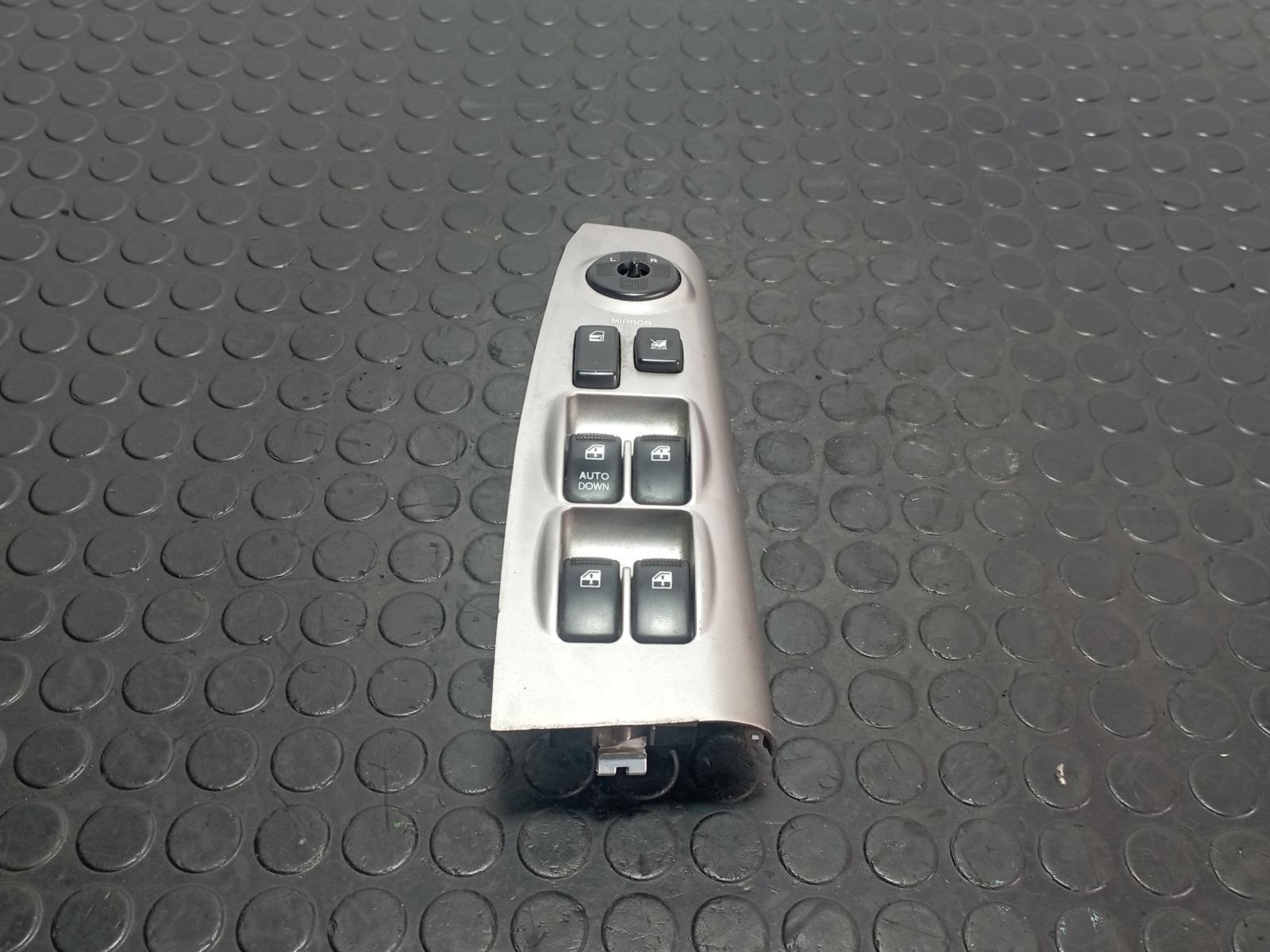MANDO ELEVALUNAS DELANTERO IZQUIERDO KIA SPORTAGE - recambio desguace - vista 2