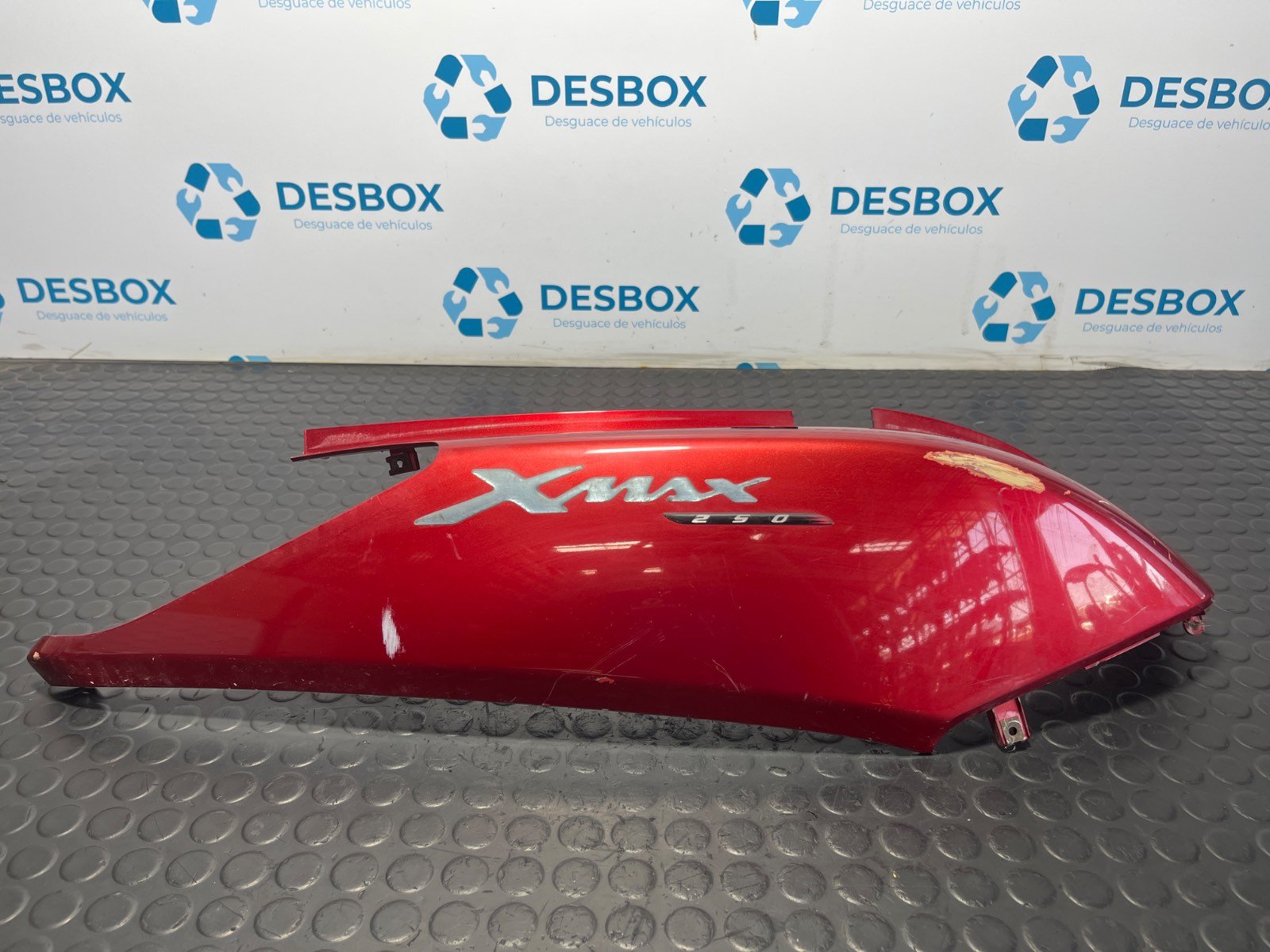 Recambio de MOLDURA para YAMAHA YP 250 MAJESTY * referencia OEM IAM 1B9F173100 - ROJO