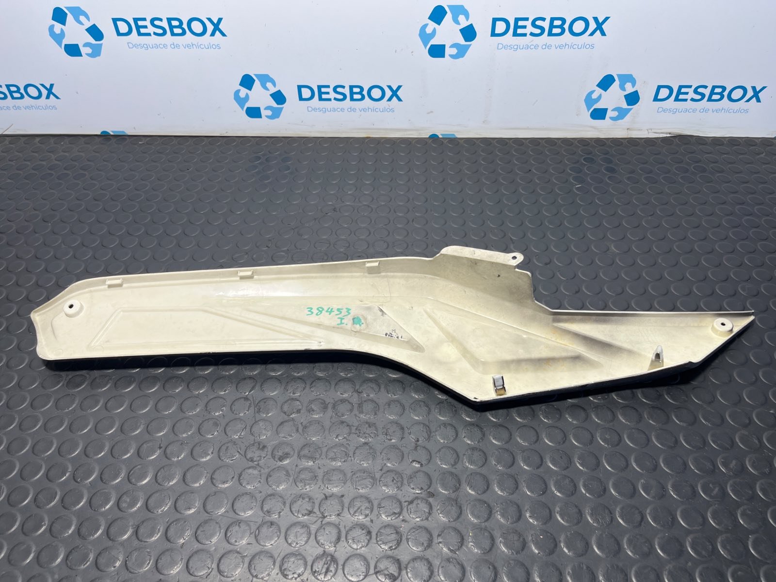 Recambio de MOLDURA para WOTTAN STORM SY125T 1P52QMI - BLANCO 3