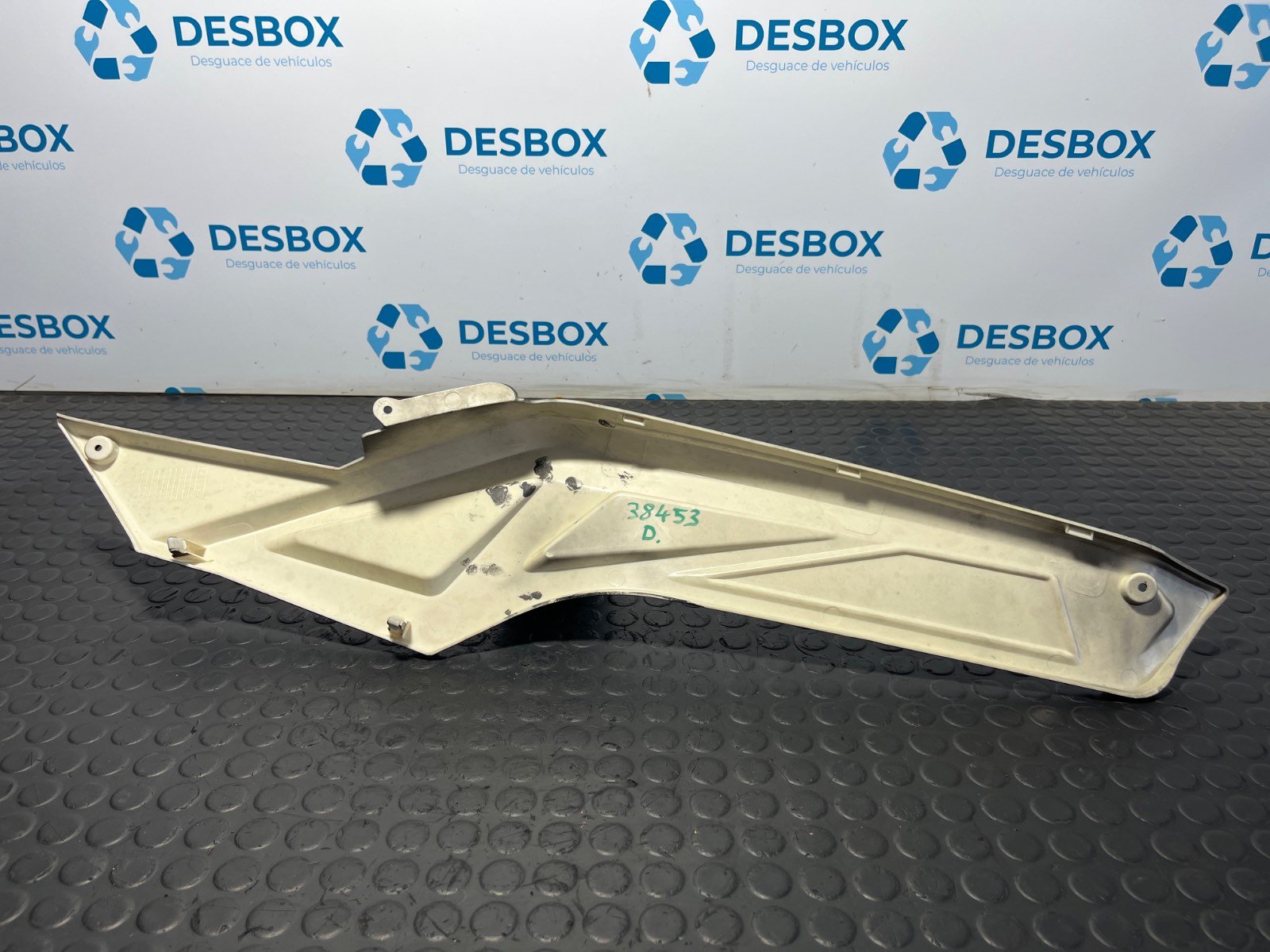 Recambio de MOLDURA para WOTTAN STORM SY125T 1P52QMI - BLANCO 2