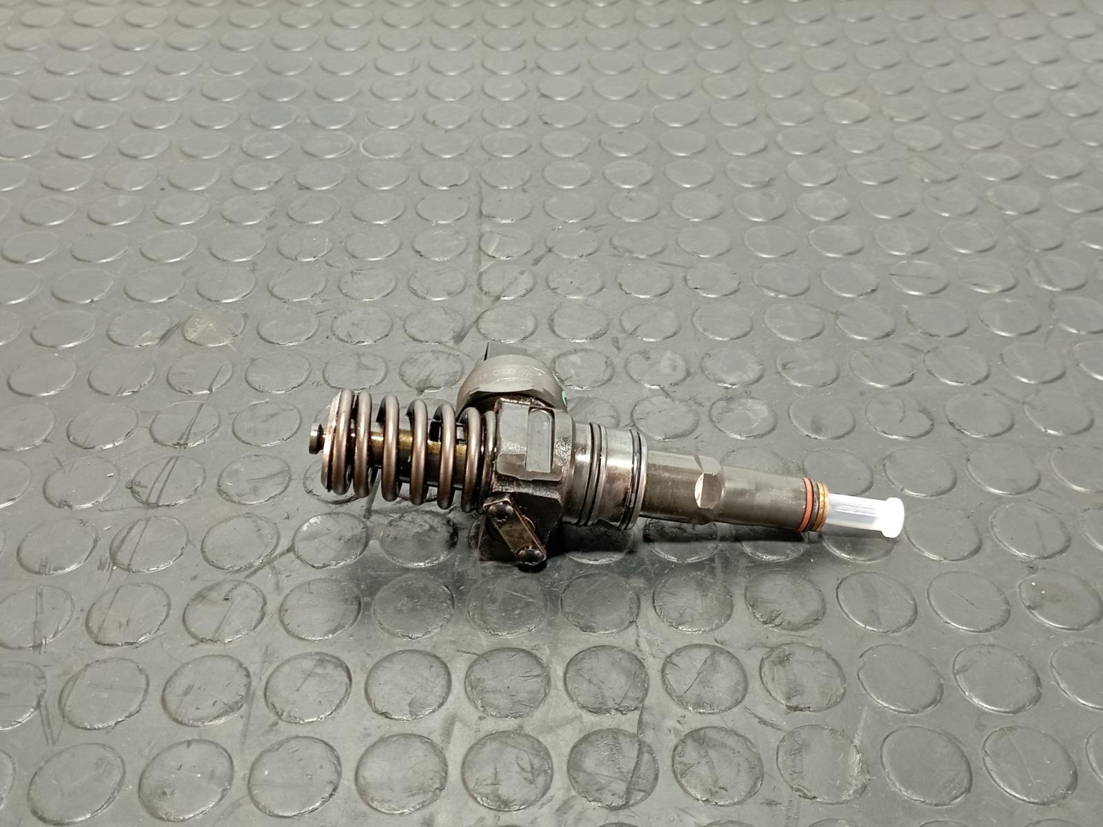 INYECTOR SEAT IBIZA (6L1) - recambio desguace - vista 3