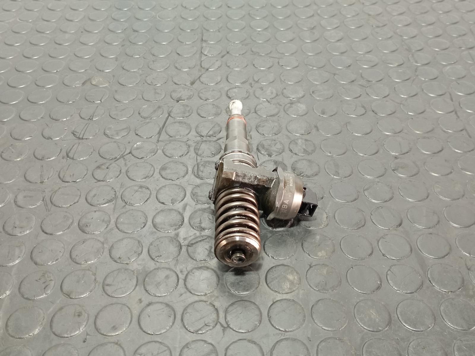 INYECTOR SEAT IBIZA (6L1) - recambio desguace - vista 2