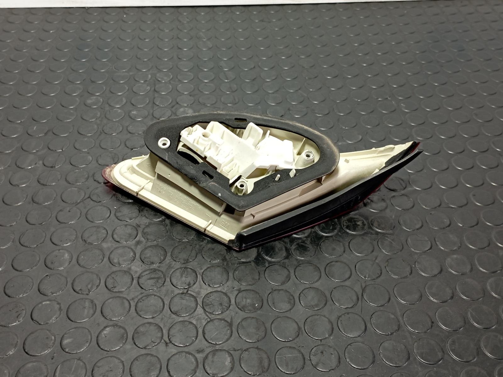 Recambio de PILOTO PORTON IZQUIERDO para OPEL ASTRA J LIM. * D-A17DTR referencia OEM IAM 13306455 - NEGRO 2