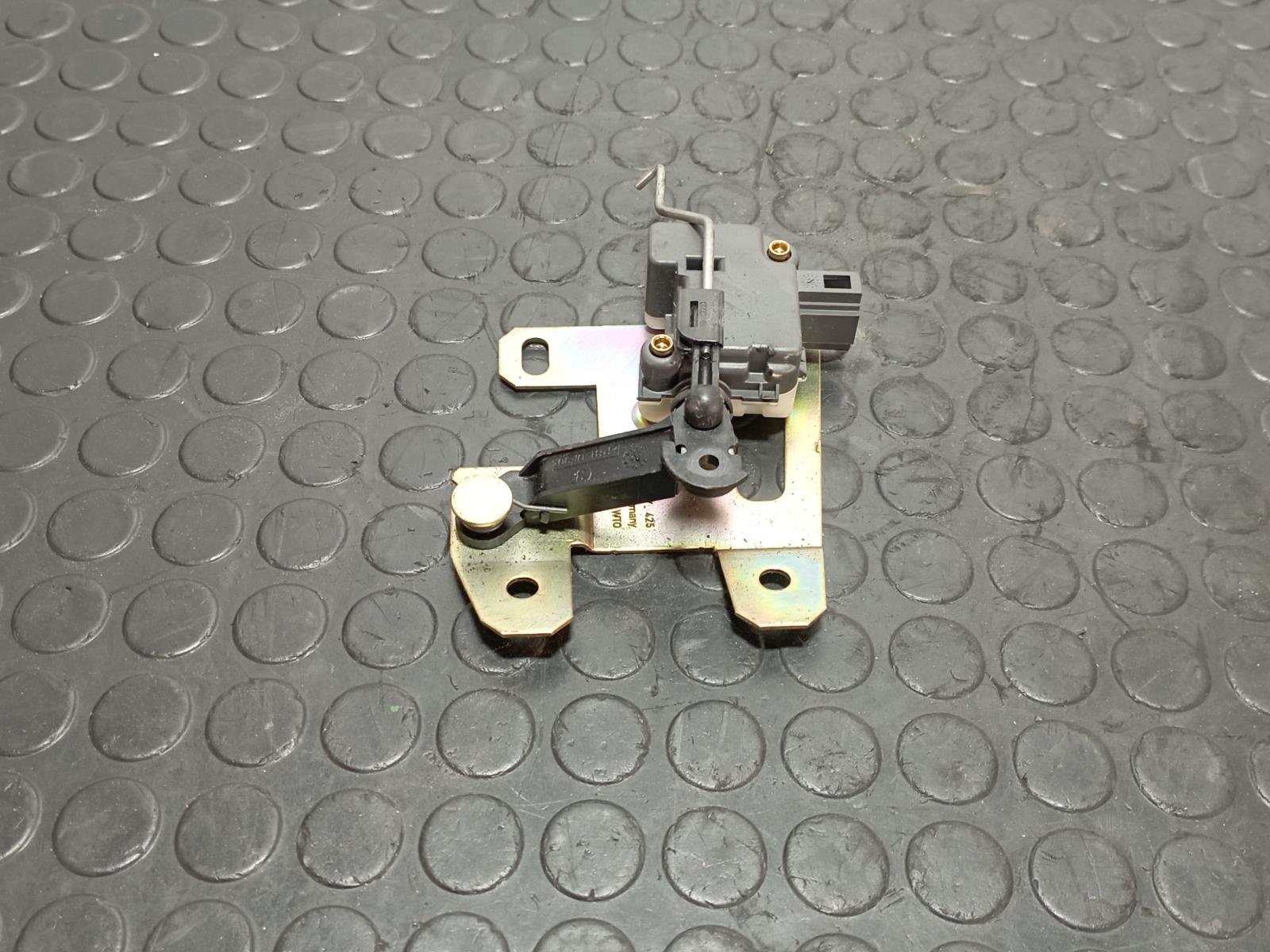 Recambio de MOTOR CIERRE CENTRALIZADO PORTON para VOLKSWAGEN TOUAREG (7LA) 5.0 V10 AYH referencia OEM IAM 7L6827425 - NEGRO 2