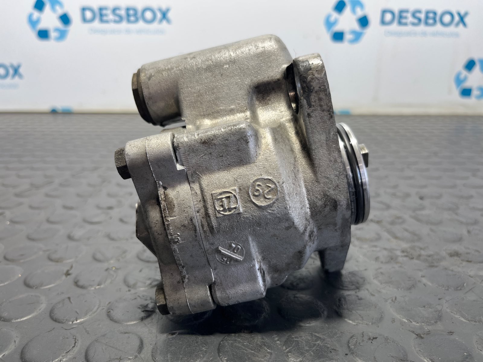 Recambio de BOMBA DIRECCION para RENAULT 42AEA10 18008B DCI4CJ01 referencia OEM IAM 5010557602 - BLANCO 4