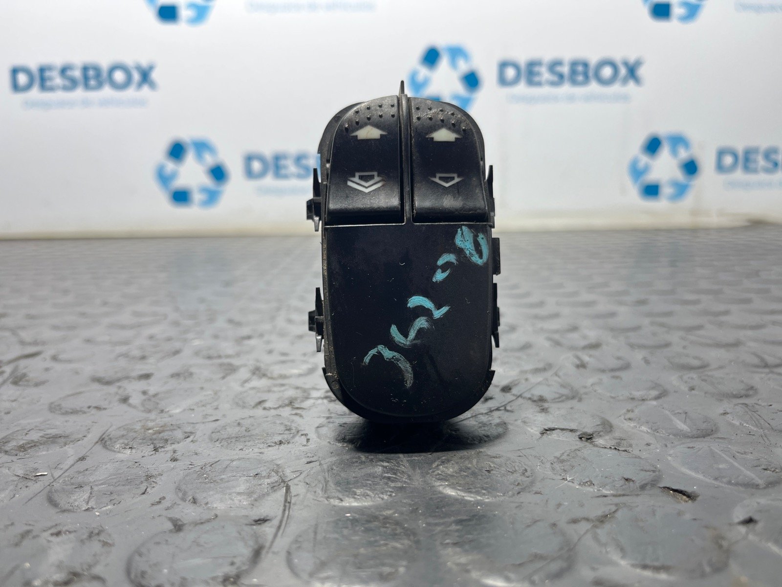 MANDO ELEVALUNAS DELANTERO IZQUIERDO FORD FOCUS BERLINA (CAK) - recambio desguace