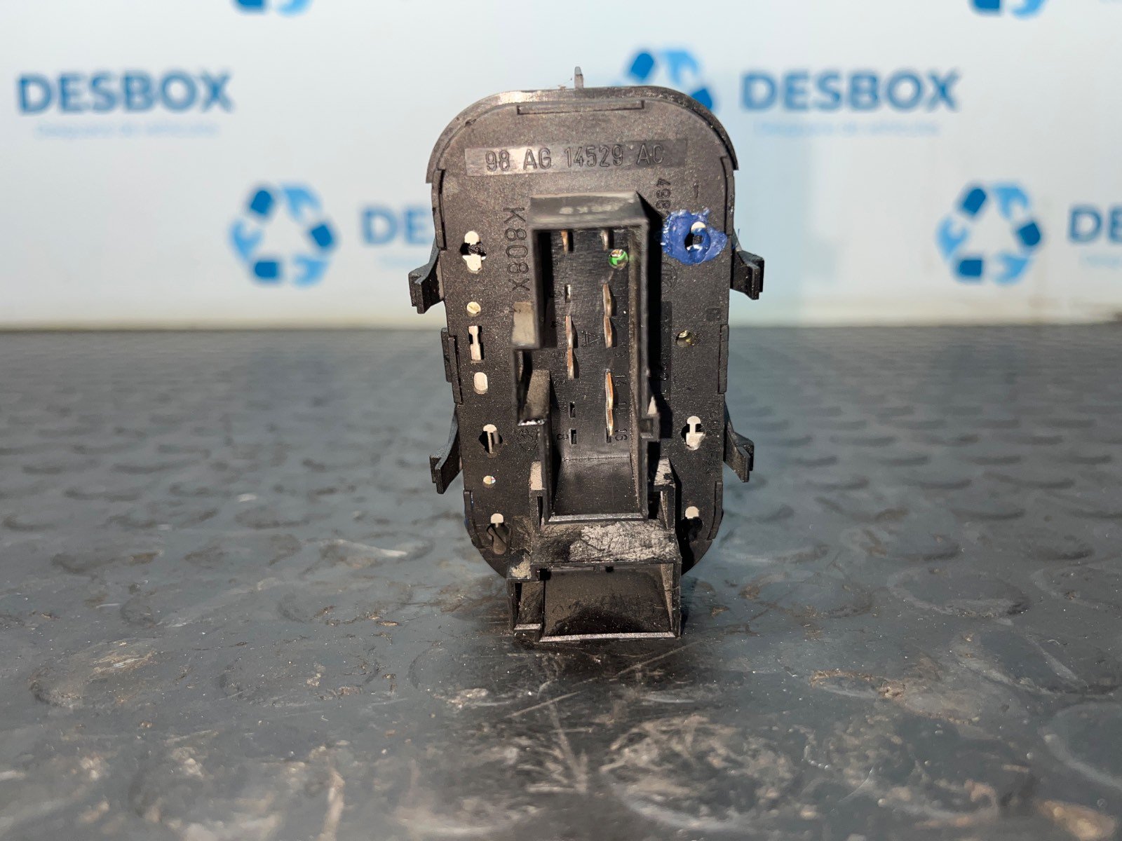 MANDO ELEVALUNAS DELANTERO IZQUIERDO FORD FOCUS BERLINA (CAK) - recambio desguace - vista 2