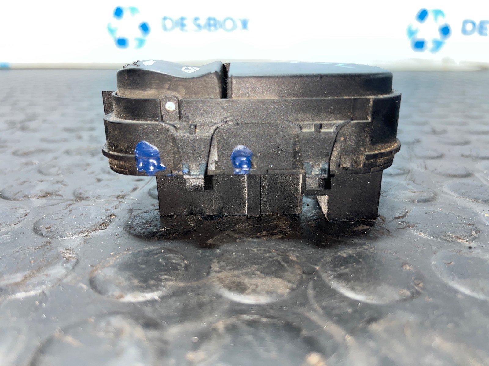 MANDO ELEVALUNAS DELANTERO IZQUIERDO FORD FOCUS BERLINA (CAK) - recambio desguace - vista 4