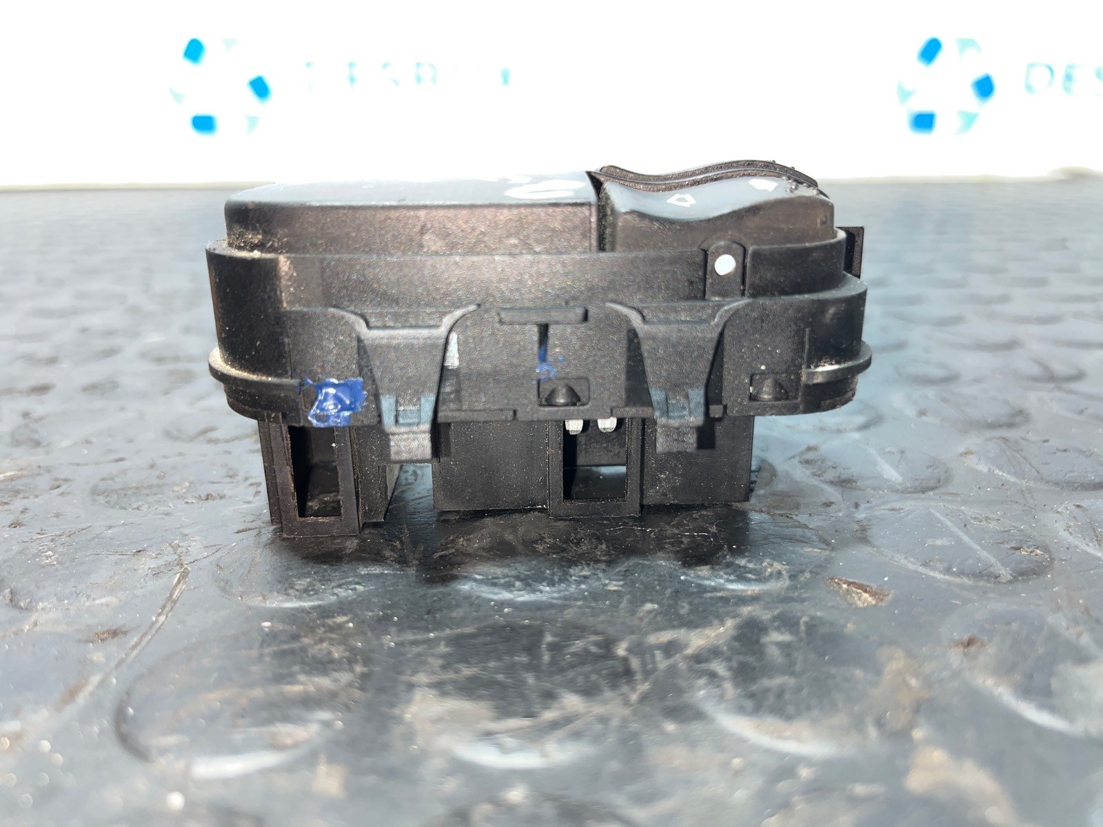 MANDO ELEVALUNAS DELANTERO IZQUIERDO FORD FOCUS BERLINA (CAK) - recambio desguace - vista 5