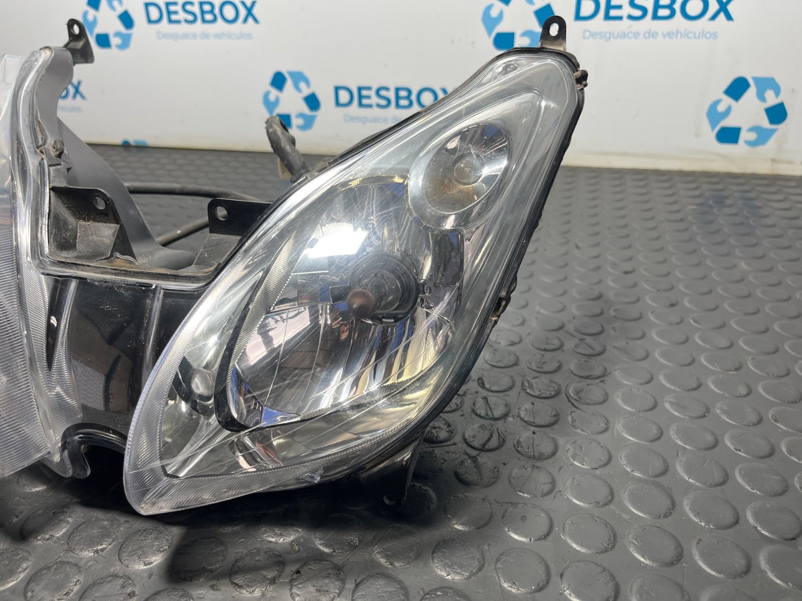 Recambio de FARO  para YAMAHA X-MAX 250 * referencia OEM IAM 10553600 - ROJO 3