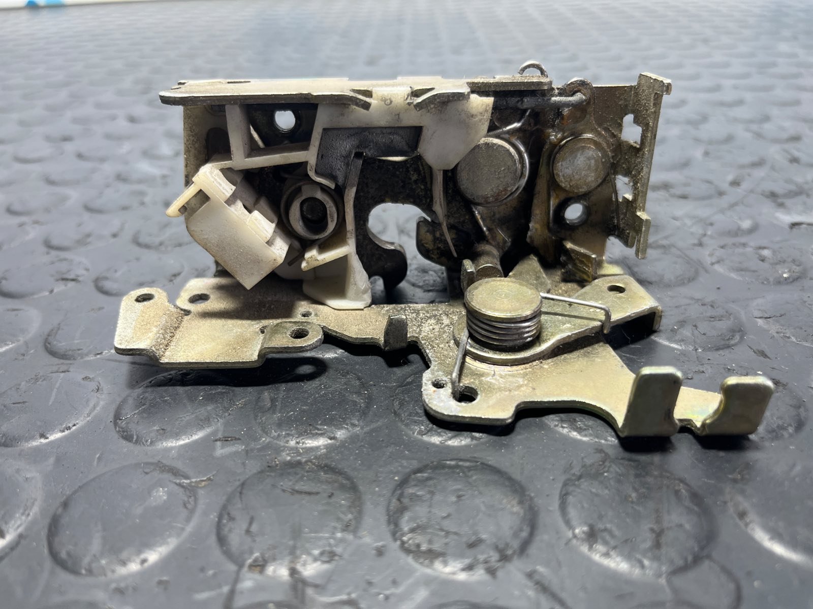 Recambio de CERRADURA  CORREDERA DERECHA  para VOLKSWAGEN LT CAJA CERRADA / COMBI (MOD. 1997) FURGON 2.8 TDI ATA referencia OEM IAM 9017301135 - BLANCO 3