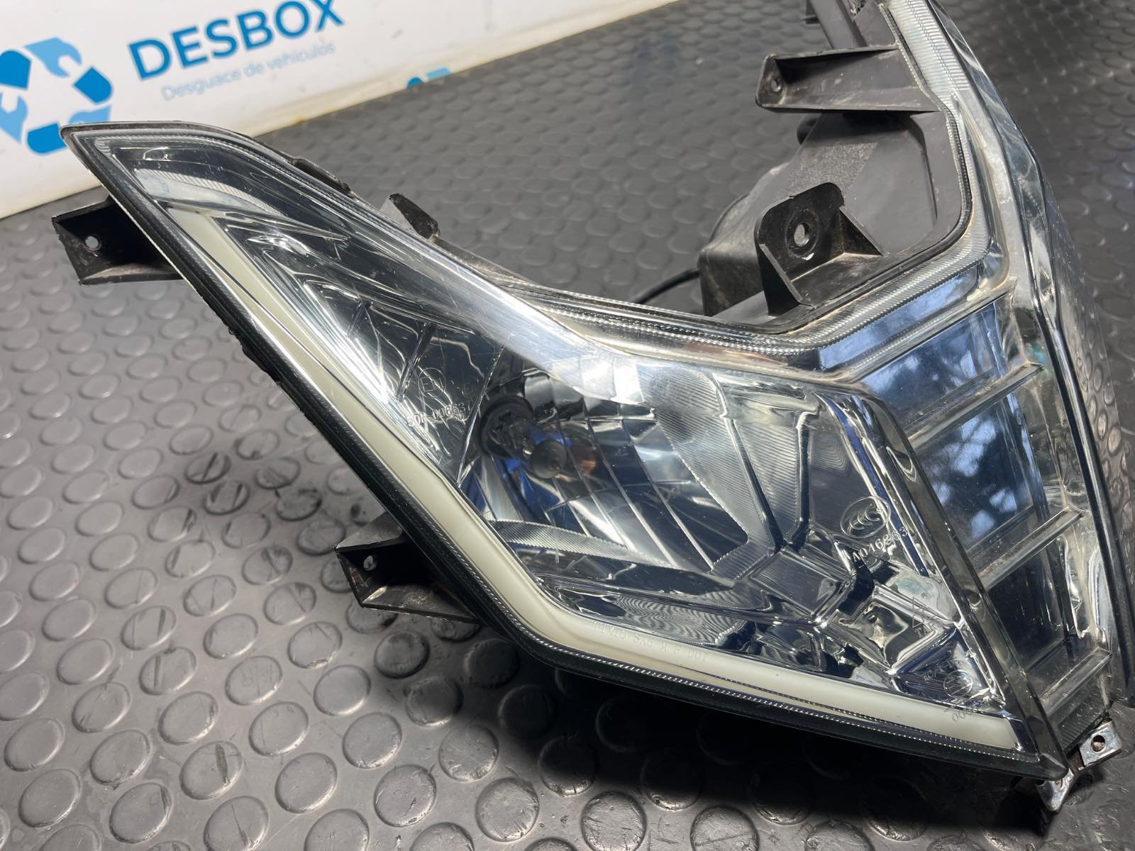 Recambio de FARO  para WOTTAN STORM SY125T 1P52QMI referencia OEM IAM A046863 - BLANCO 2