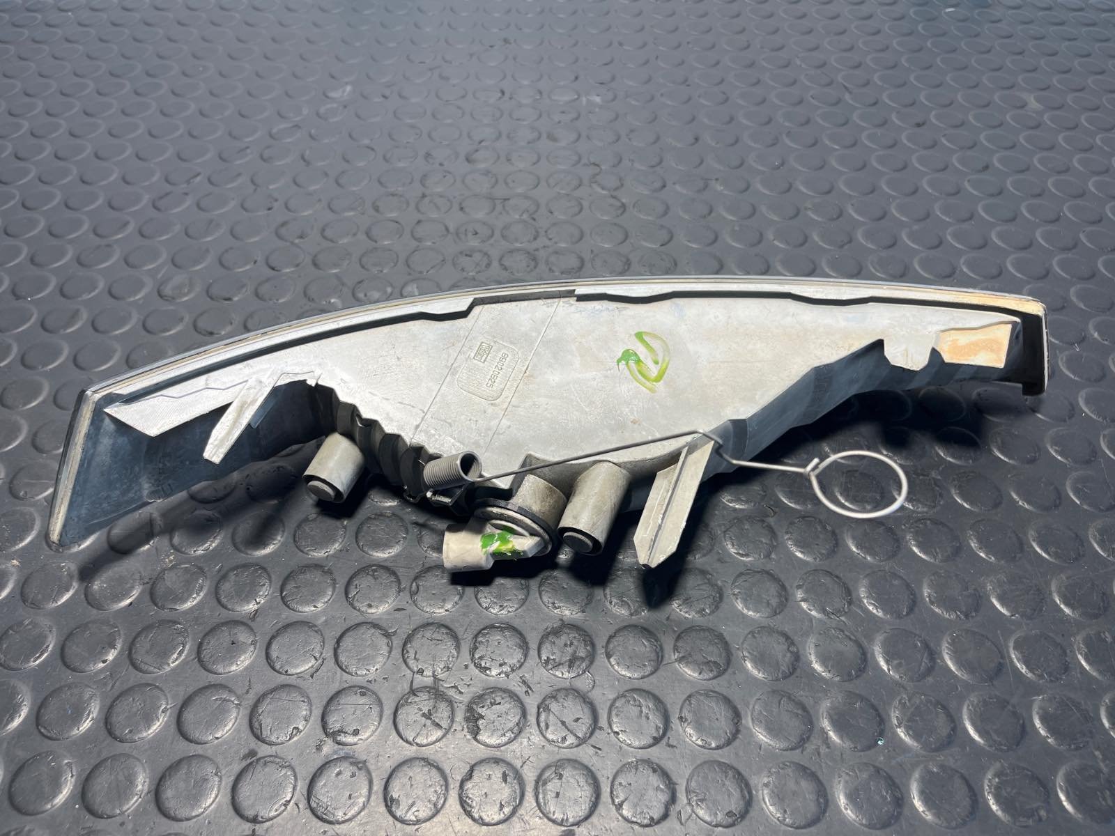 Recambio de PILOTO DELANTERO IZQUIERDO para NISSAN PRIMASTAR (X83) Caja cerrada batalla corta 2,7t G9U730 referencia OEM IAM 8200154928 - BLANCO 2