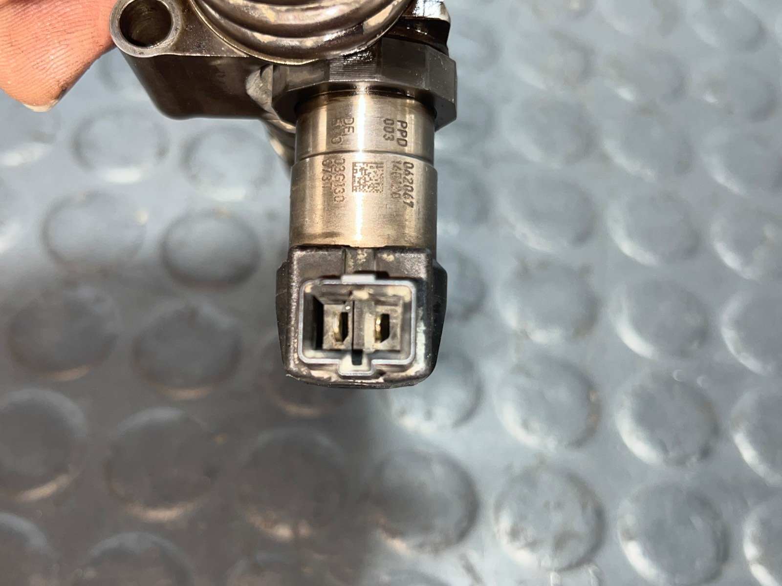 INYECTOR VOLKSWAGEN PASSAT VARIANT (3C5) - recambio desguace - vista 4