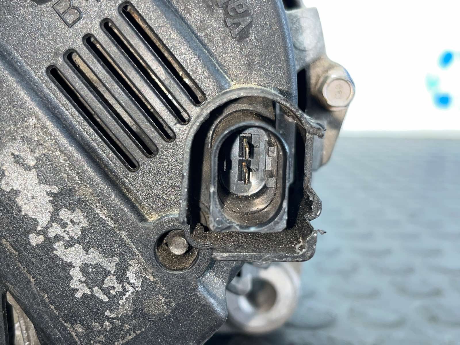 ALTERNADOR BMW SERIE 3 CABRIO (E93) - recambio desguace - vista 4