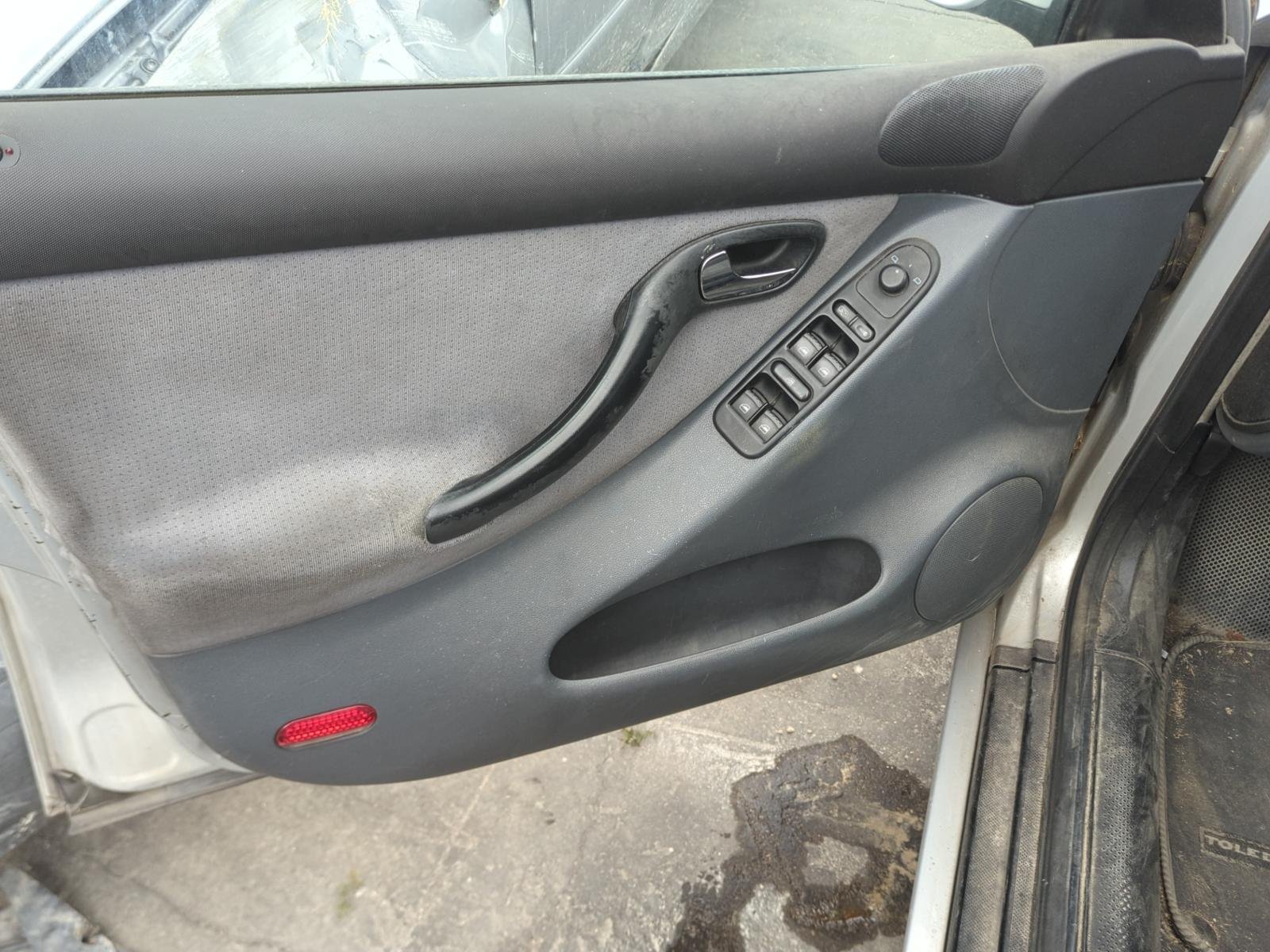 CONDENSADOR / RADIADOR  AIRE ACONDICIONADO SEAT TOLEDO (1M2) - recambio desguace - vista 4