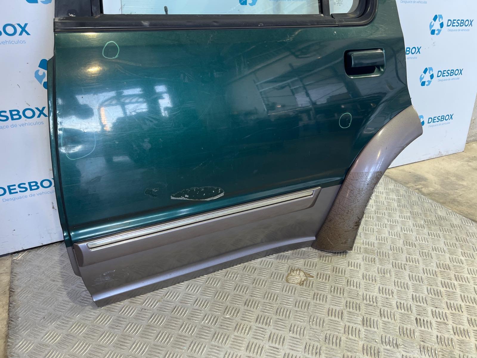 PUERTA TRASERA IZQUIERDA FORD EXPLORER - recambio desguace - vista 5