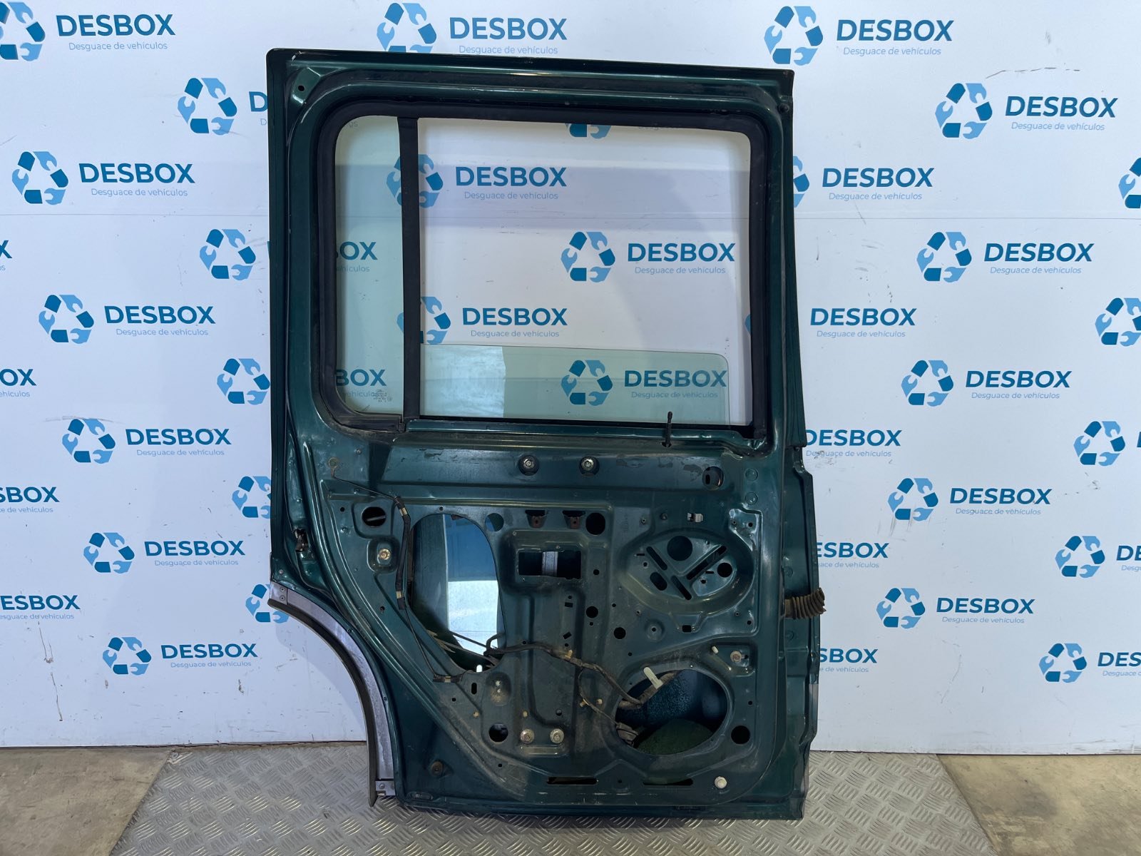 PUERTA TRASERA IZQUIERDA FORD EXPLORER - recambio desguace - vista 2