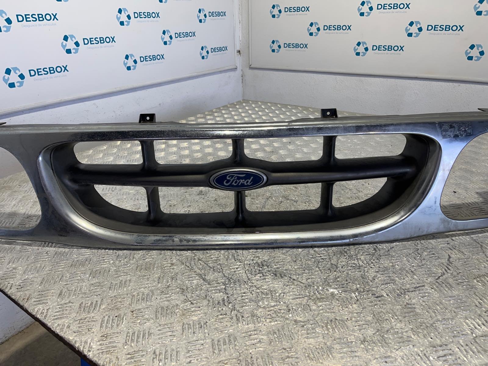 REJILLA DELANTERA FORD EXPLORER - recambio desguace - vista 4