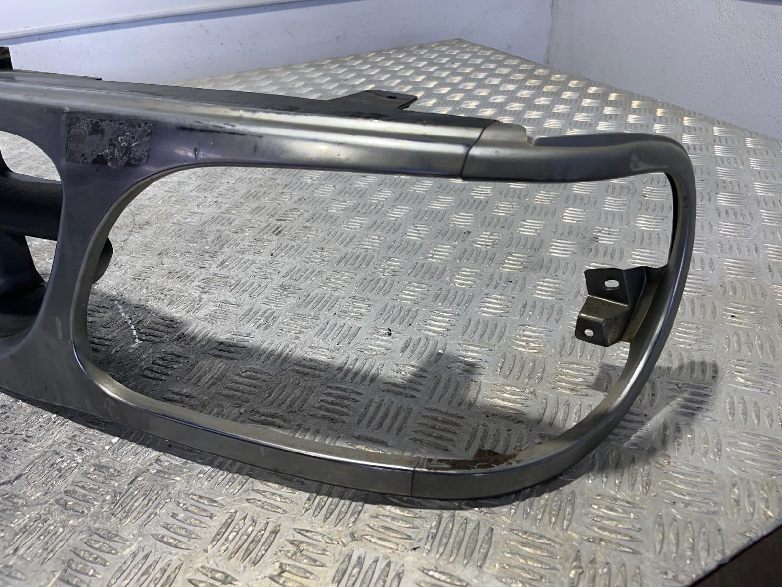 REJILLA DELANTERA FORD EXPLORER - recambio desguace - vista 5