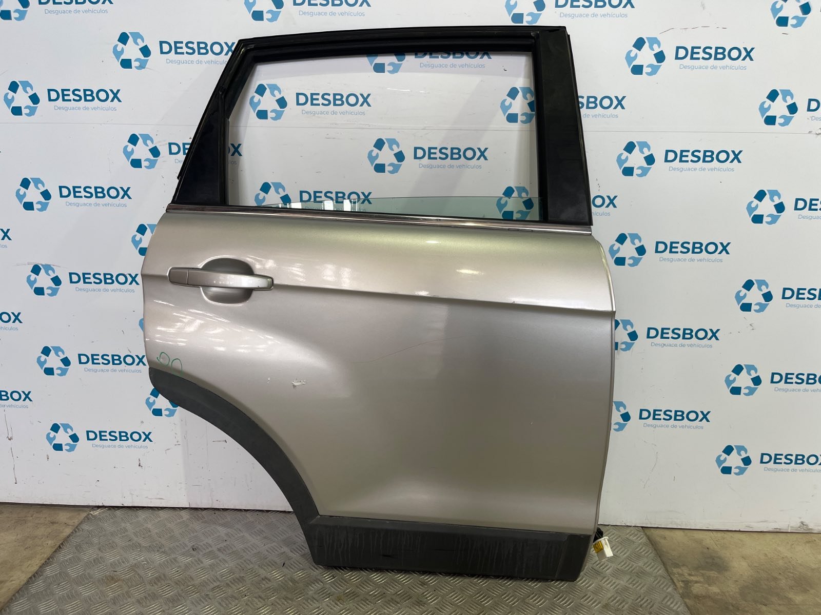 PUERTA TRASERA DERECHA CHEVROLET CAPTIVA - recambio desguace