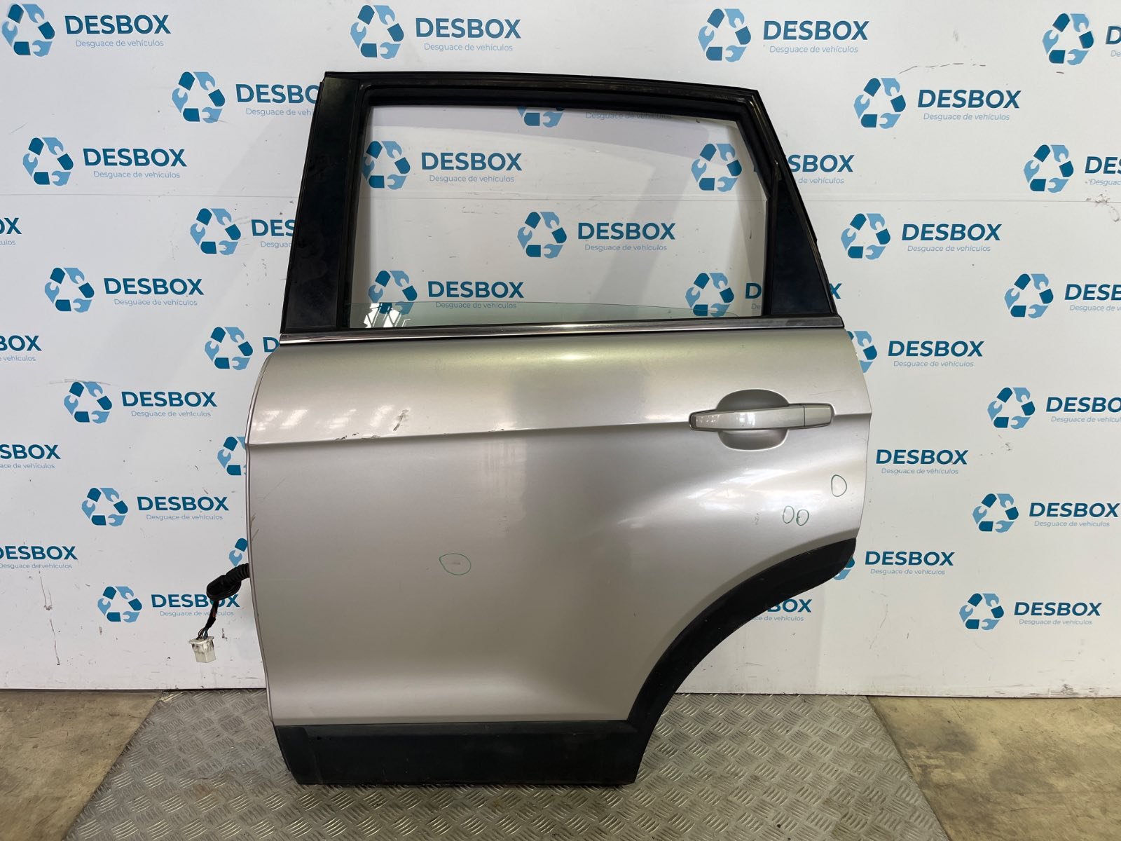 PUERTA TRASERA IZQUIERDA CHEVROLET CAPTIVA - recambio desguace