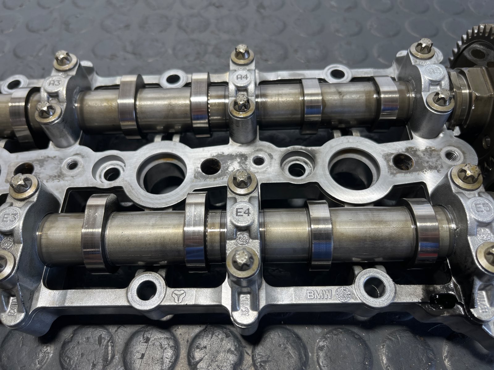 ARBOL DE LEVAS BMW SERIE X1 (F48) - recambio desguace - vista 3