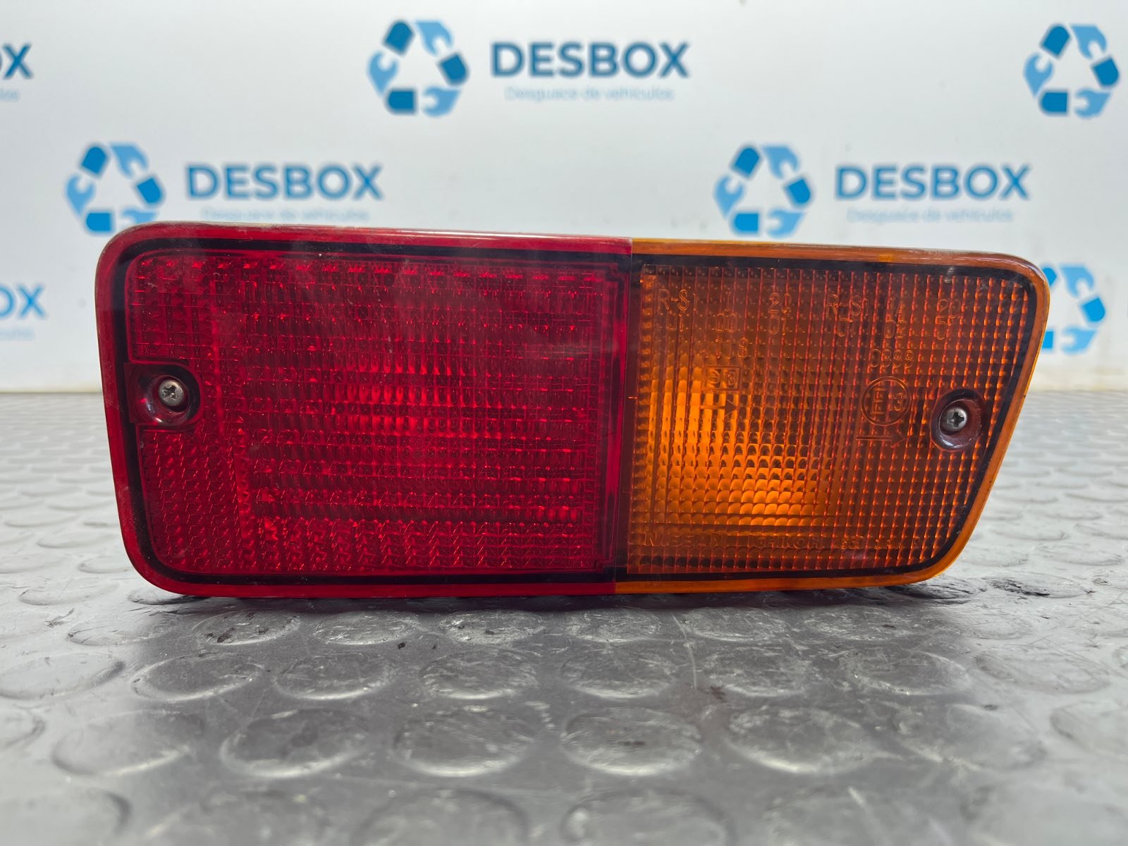 PILOTO TRASERO DERECHO PARAGOLPES NISSAN PATROL GR (Y60) - recambio desguace