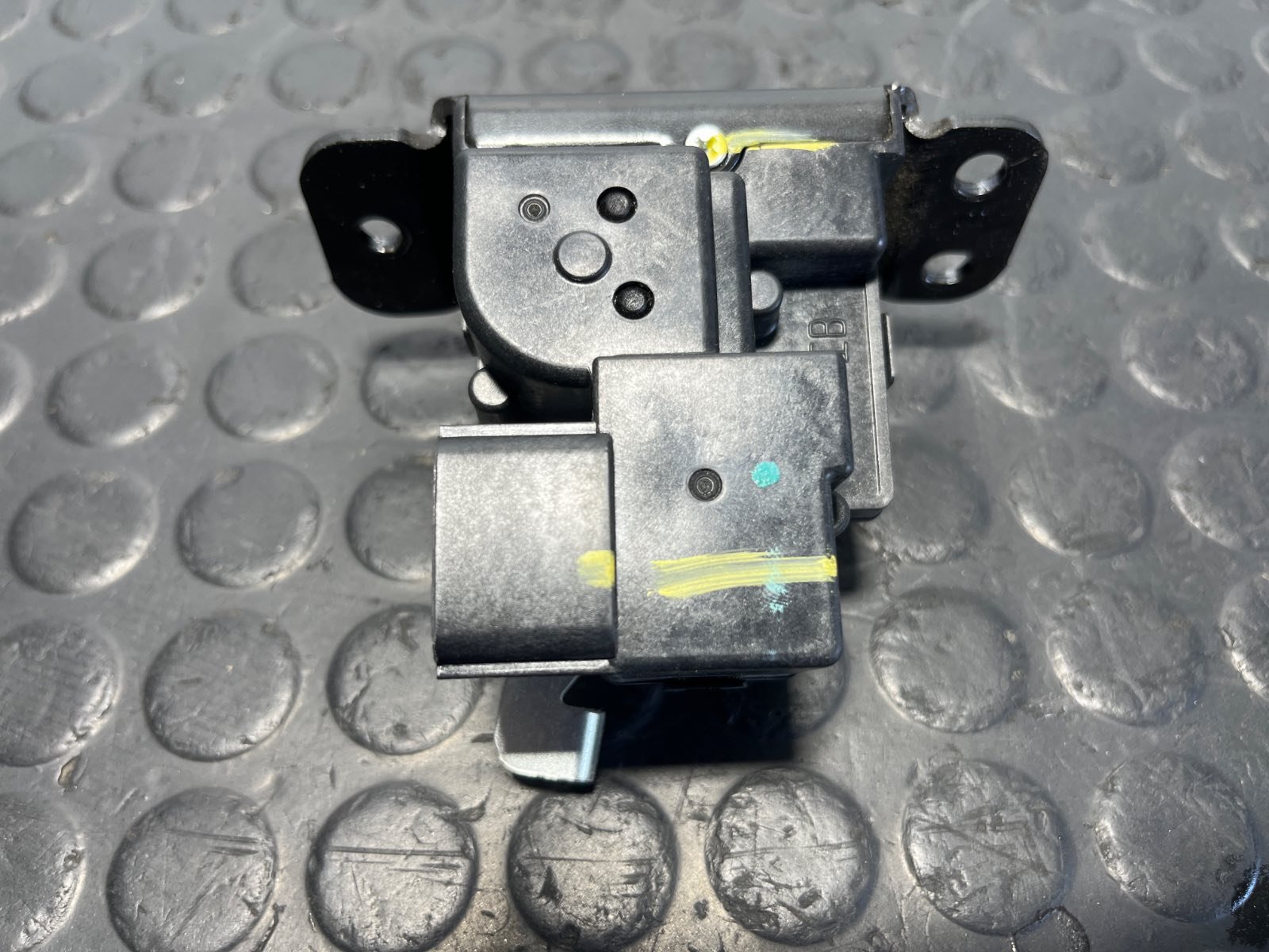 CERRADURA MALETERO / PORTON HYUNDAI I20 - recambio desguace - vista 3
