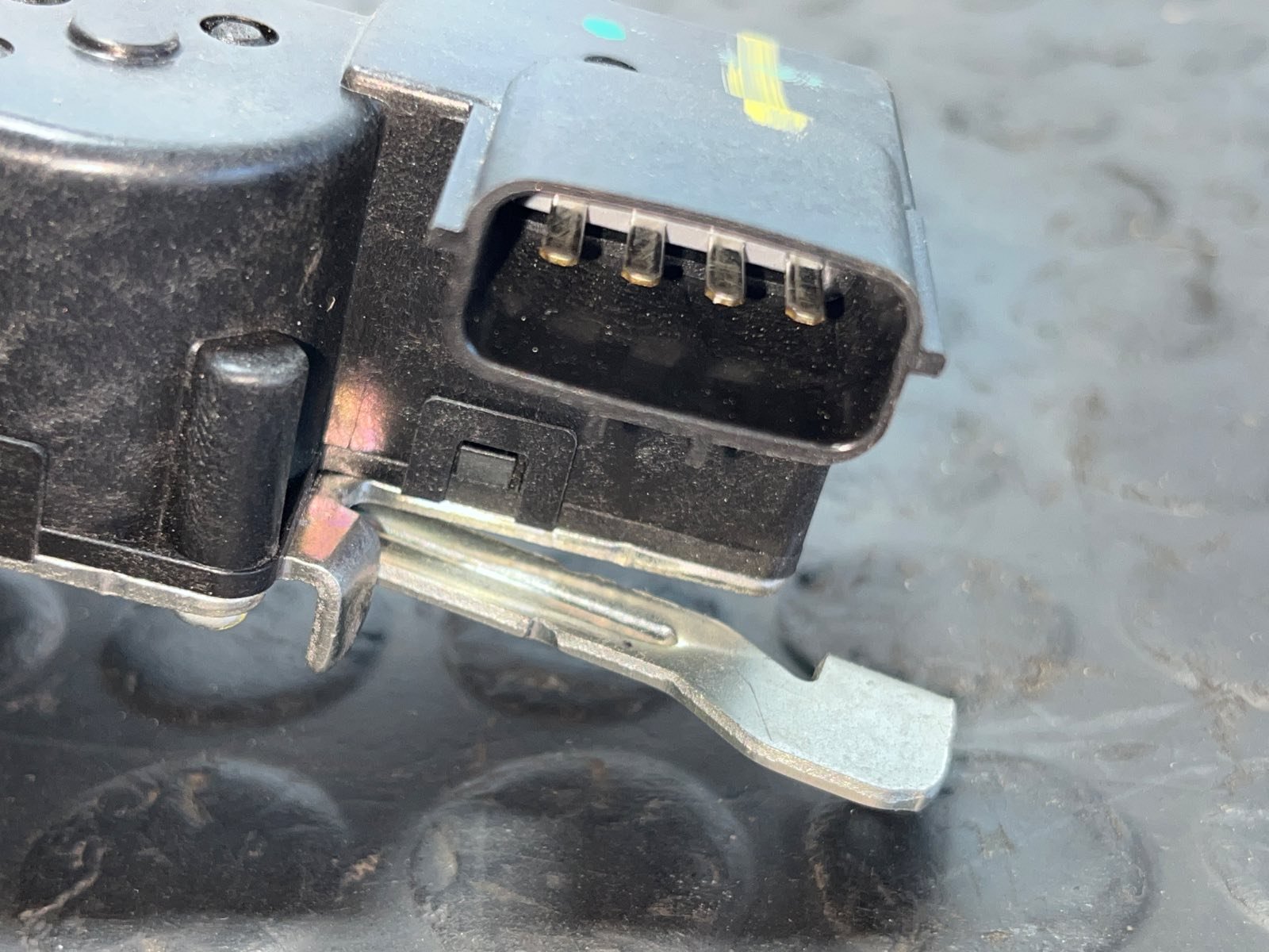 CERRADURA MALETERO / PORTON HYUNDAI I20 - recambio desguace - vista 4