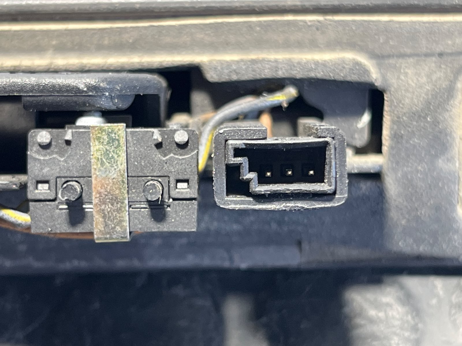 MANETA EXTERIOR MALETERO / PORTON BMW SERIE 3 BERLINA (E46) - recambio desguace - vista 5