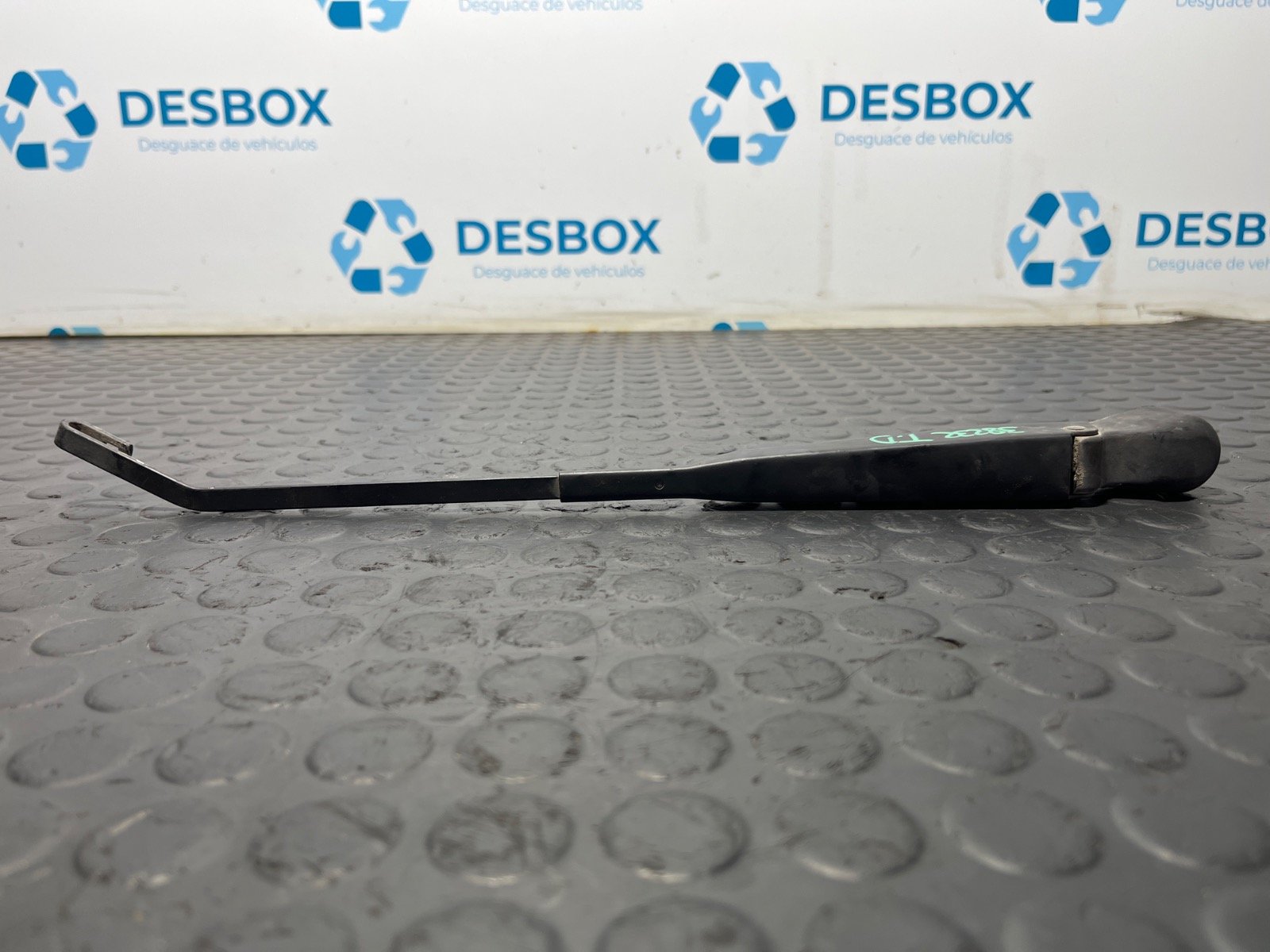 BRAZO LIMPIA TRASERO NISSAN PATROL GR (Y60) - recambio desguace