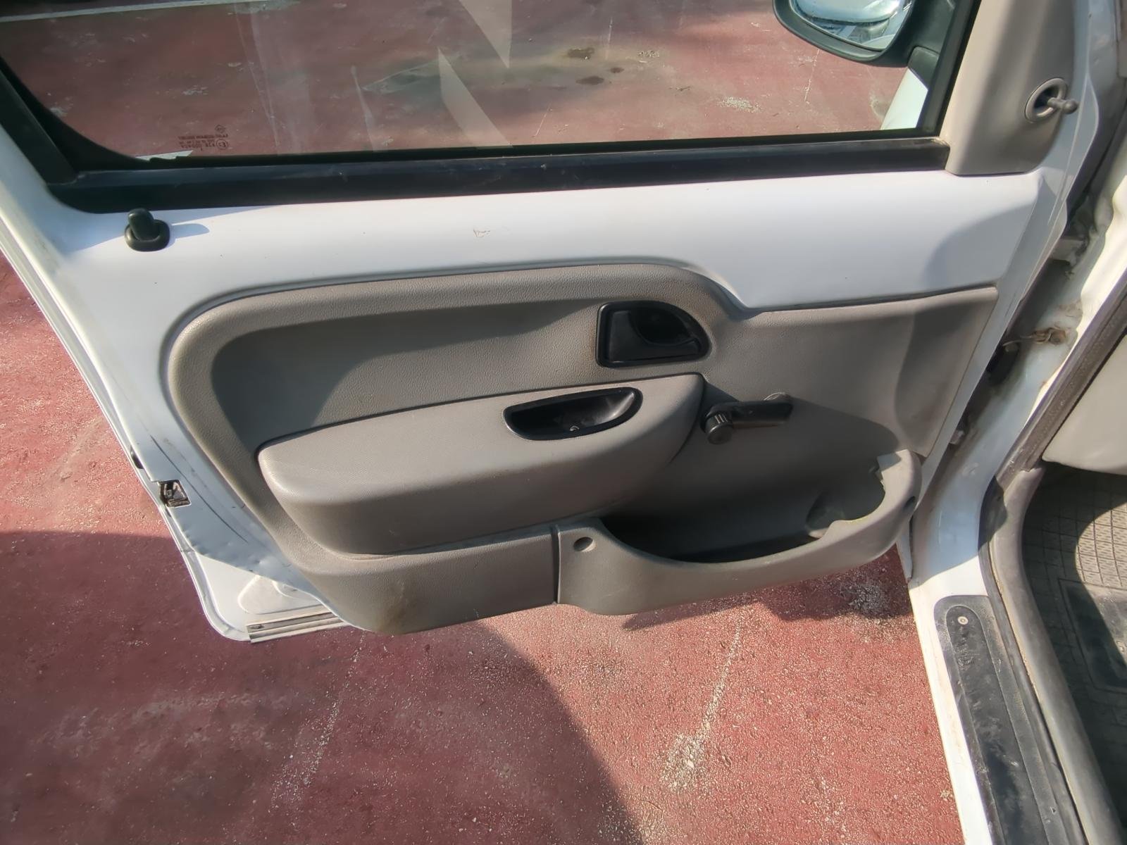 REJILLA DELANTERA RENAULT KANGOO (F/KC0) - recambio desguace - vista 4