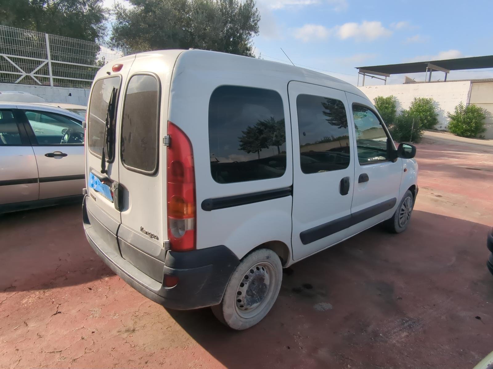 REJILLA DELANTERA RENAULT KANGOO (F/KC0) - recambio desguace - vista 13