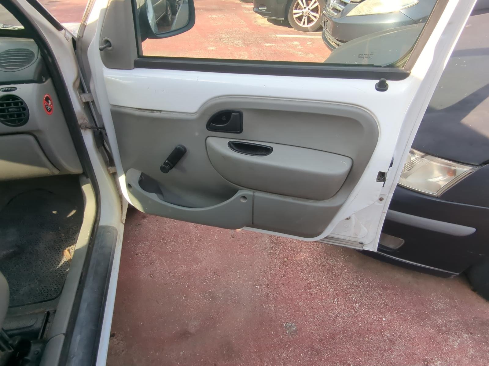 REJILLA DELANTERA RENAULT KANGOO (F/KC0) - recambio desguace - vista 15