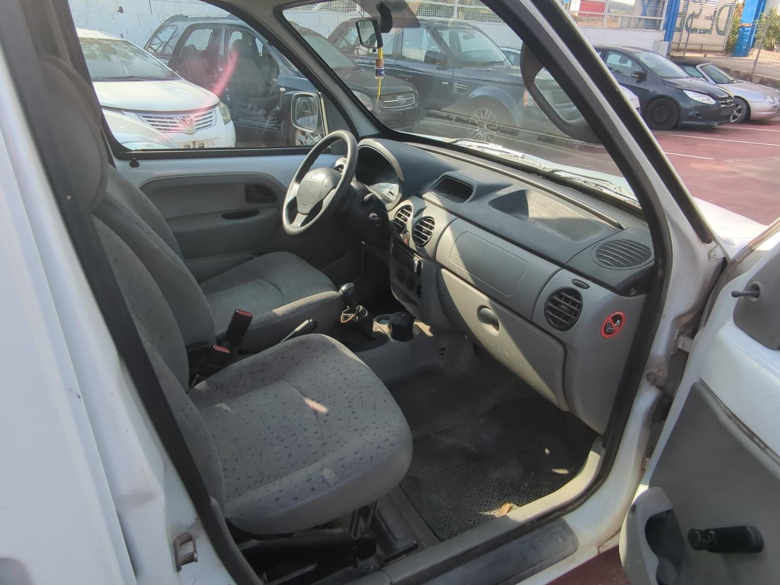 REJILLA DELANTERA RENAULT KANGOO (F/KC0) - recambio desguace - vista 16